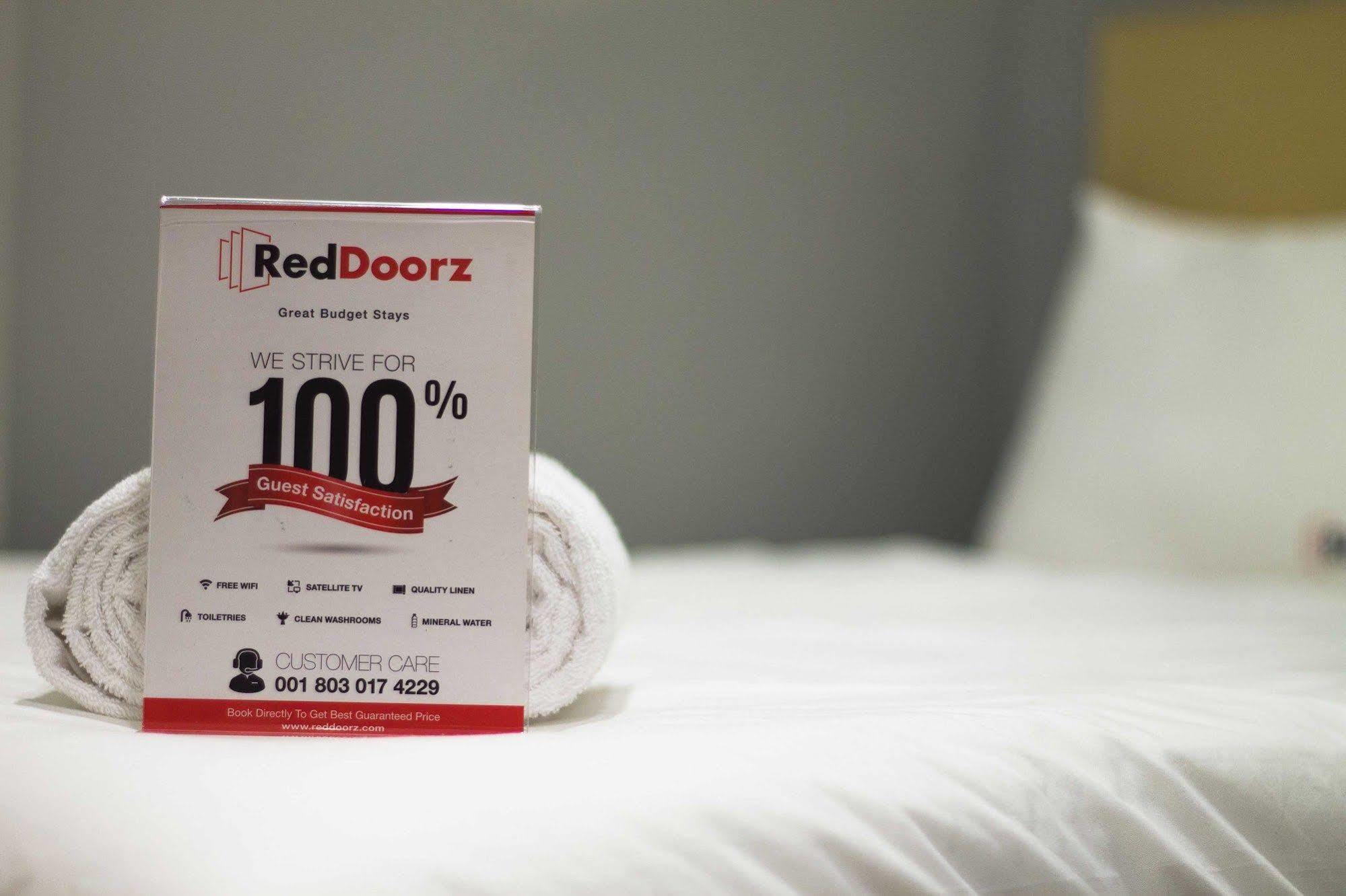 Hotel Reddoorz @ Pekayon Bekasi Extérieur photo